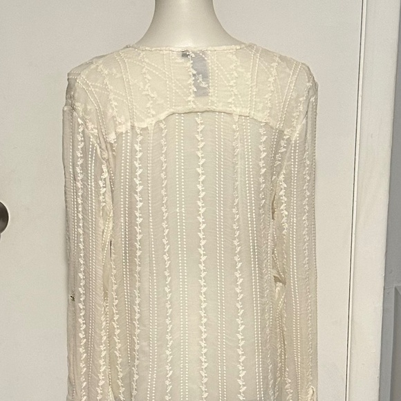 Tt Collection‎ Ivory Blouse - Size M. - Picture 3 of 13